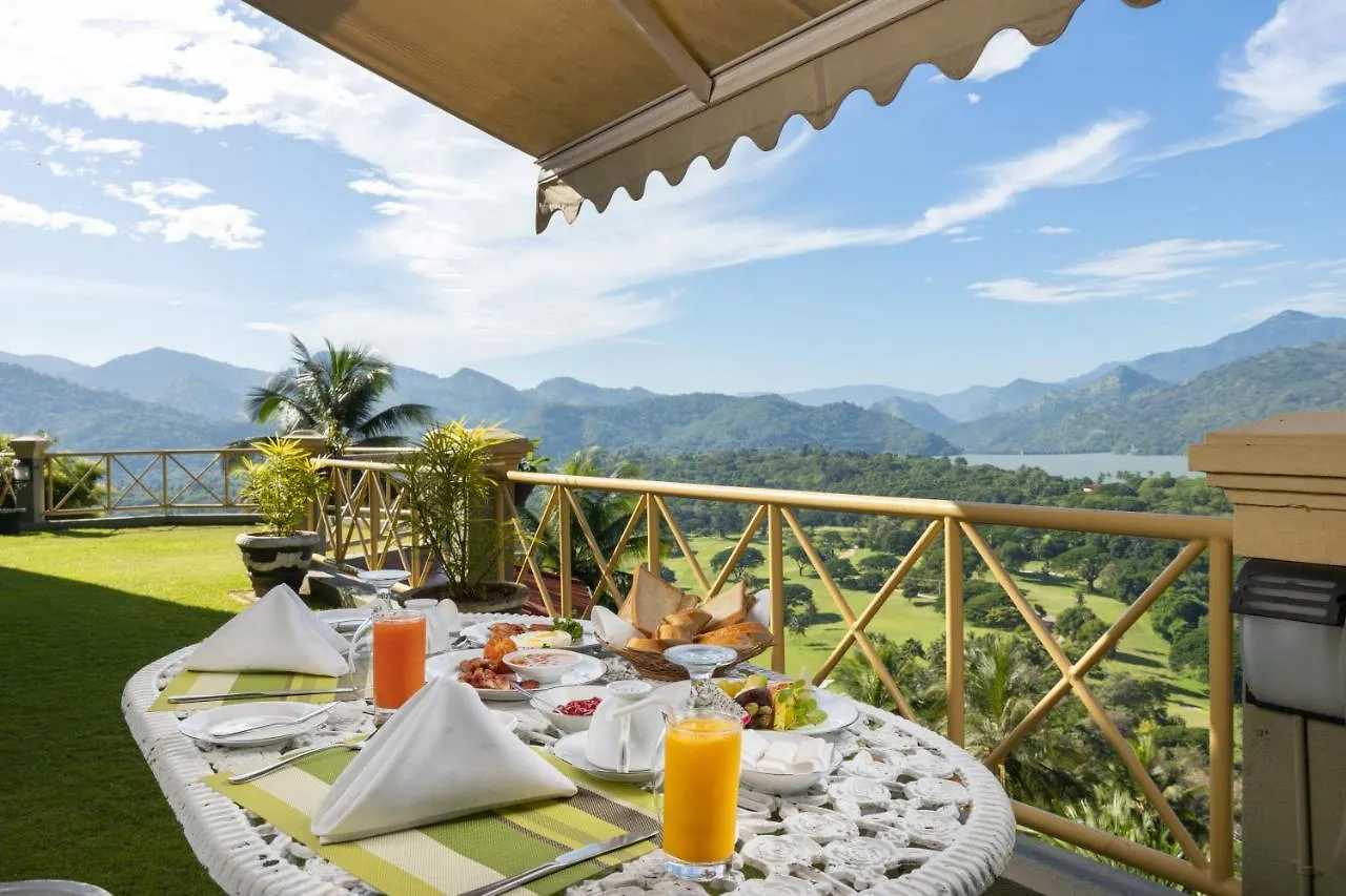 The Albatross, Kandy Digana